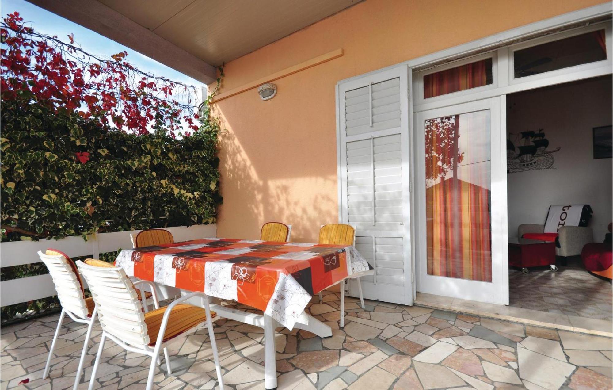Awesome Home In Seget Vranjica With Wifi Εξωτερικό φωτογραφία